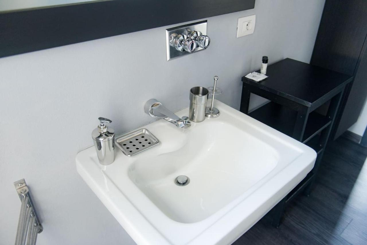 Via Mentana 32 - The House Of Travelers Apartment Como Bagian luar foto